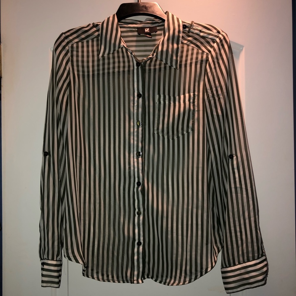 🚨Price drop! Juniors Long Sleeve Sheer Top